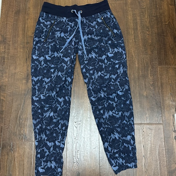 Athleta joggers - Size 6 - Picture 3 of 4